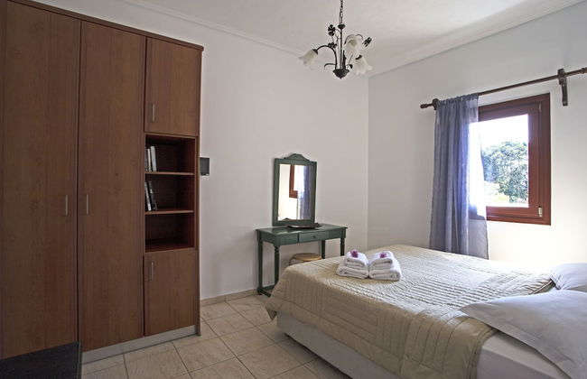 Birds Villa Apartments with Heated Pool - Including Car and Breakfast - Photo 7