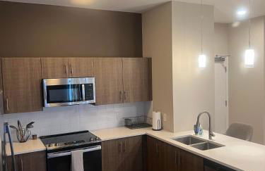 Fall Deals!! Modern 1 BR and Sleeper Sofa in Heart of Midtown Kansas City! - Foto 3