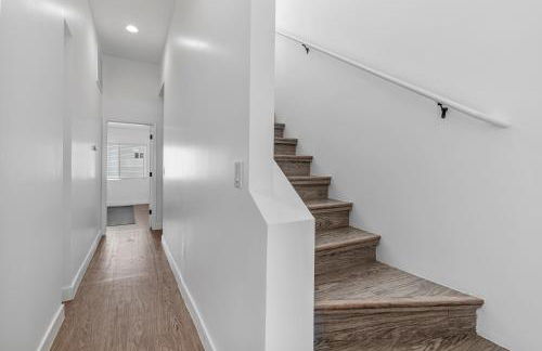 Stylish Phoenix Suite by Zenia Stays - Central & Cozy Escape - Foto 47