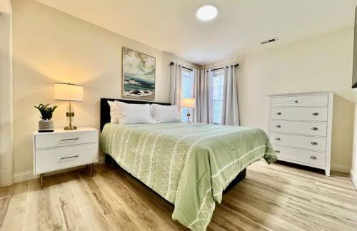 Beautiful NEW Ranch Home with a large deck and games - Foto 26