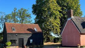 Gorgeous comfortable barn with huge private orchard in quiet Suffolk location - Foto 2