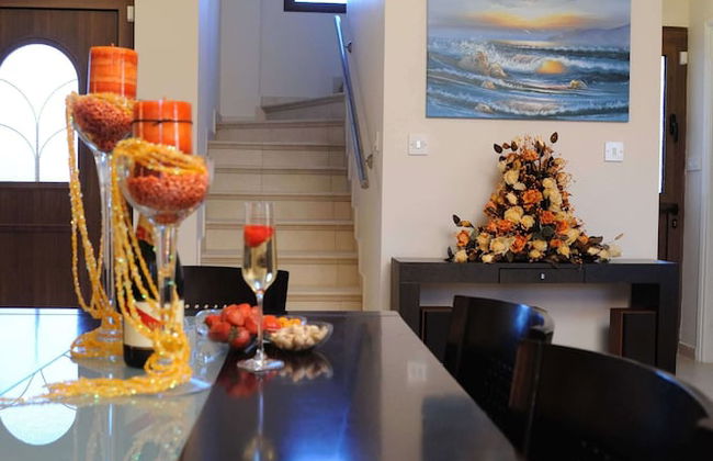 Three Bedroom Villa With Private Pool and Landscaped Garden Close to the Beach - Foto 9