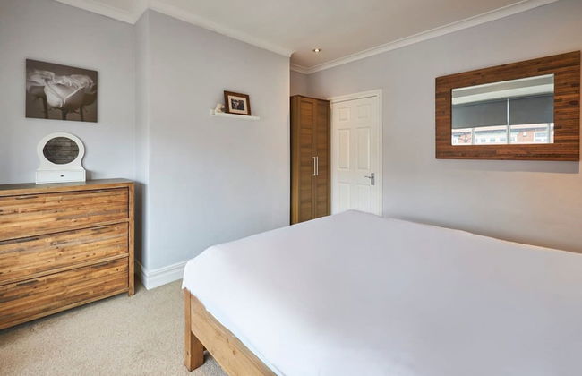 Host Stay Spire View House - Photo 12