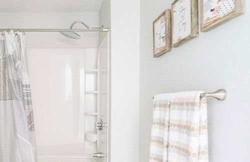 Jennifer's Chic Modern 1st Floor Apt Private Patio - Foto 17