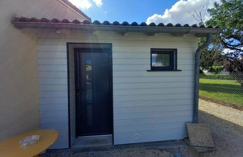 Petit studio independant mitoyen à la maison - Foto 1