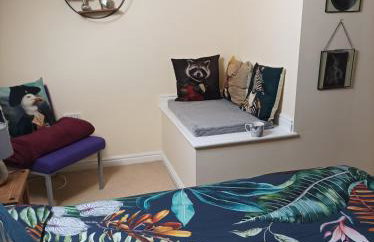 Modern 3 bedroom home *EVcharging* Garden, Parking - Photo 3