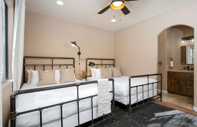 Desert Stone by Avantstay Contemporary Desert Oasis With Pool & Hot Tub - Photo 5