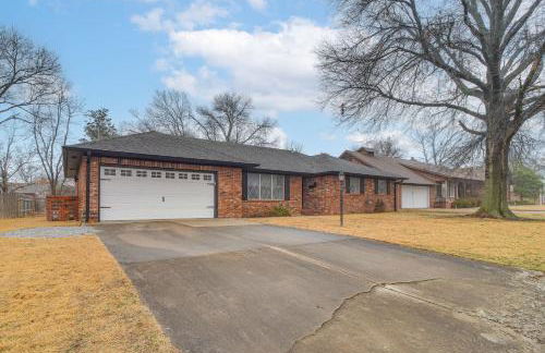 Right Off Route 66 Retro Vinita Home with Game Room - Foto 27