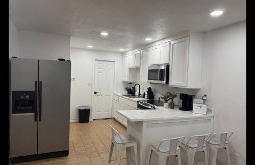 Cozy 2BR Near Downtown & Border - Foto 1