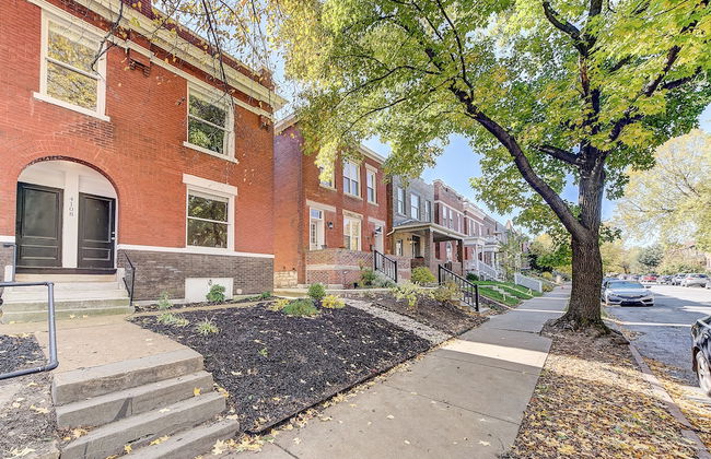 Designer Home in Shaw Right Side - JZ Vacation Rentals - Photo 32