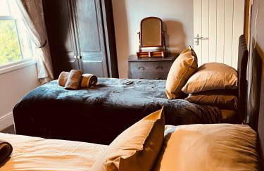 Spacious 5 Bedroom Home in Central Kidderminster with Private Parking and Electric Vehicle Facilities, Easy Access to Birmingham and Nearby Towns - Foto 40