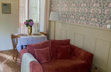 L Henri - Photo 1