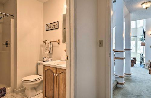 Updated Condo Next to Burke Mountain Bike Trails! - Foto 17