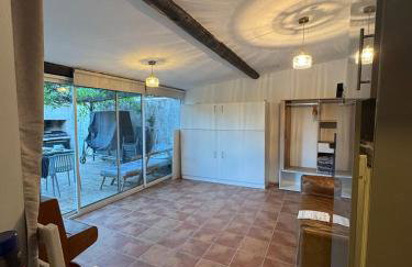 Studio with pool and quiet, non-shared garden, 1 lit double - Foto 8