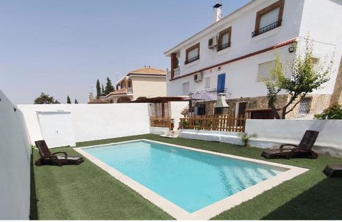 Magnificent villa: 2 private pools, BBQ, garden & parking. 13 per. In Padul - Foto 2