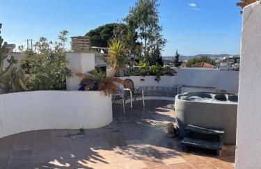 Penthouse with Private Roof terrace and jacuzzi - Photo 17