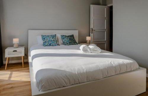 3BR Flat by Casa da Música, Central, Sleeps 6, E - Foto 13