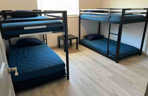 Spacious Getaway! Pool, Spa, Sleeps 9 - Foto 21