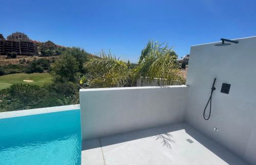 ULTIMATE LUXURY DREAM VILLA with 7 BEDROOMS, GYM, SPA and INFINITY POOL - Photo 23