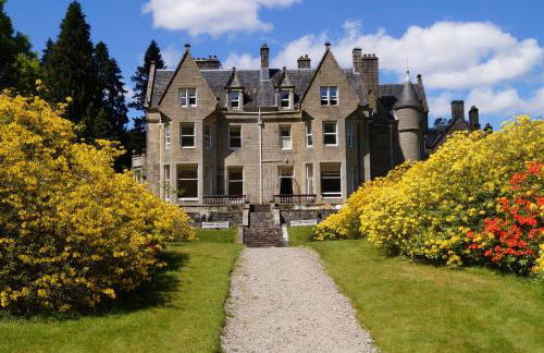 Glengarry Castle Hotel - Photo 1