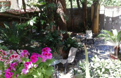 Villino with Garden - Photo 5