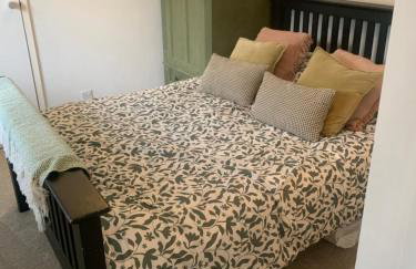 1 mile from Harry Potter Tour Self Contained Flat One bedroom plus new sofa bed in lounge - Foto 9