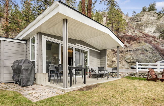 Family Friendly Cottage w Amazing View - Photo 15