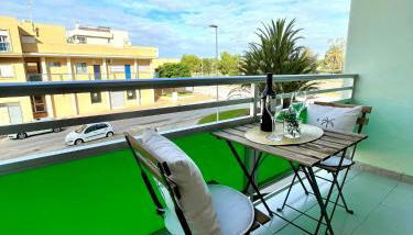 GATU Villa Sol, junto a la playa , piscina, 2 baños, aire cc, terraza, " Preferente mayores de 21 años y familias " - Foto 2