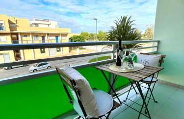 GATU Villa Sol, junto a la playa , piscina, 2 baños, aire cc, terraza, " Preferente mayores de 21 años y familias " - Foto 2