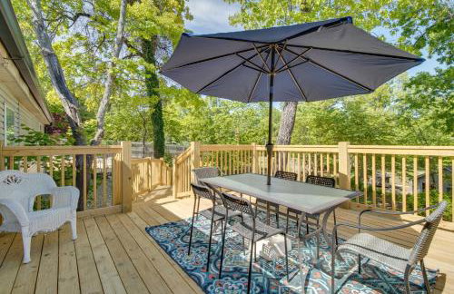 Charming Mountain Home Retreat Walk to Marina! - Foto 3