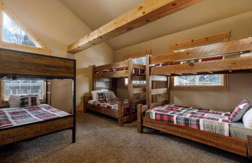 The Moccasin Lodge with Hot Tub and Fire Pit Escape - Foto 31