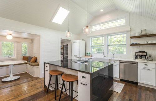 Relax in an upscale, renovated gem - Foto 14