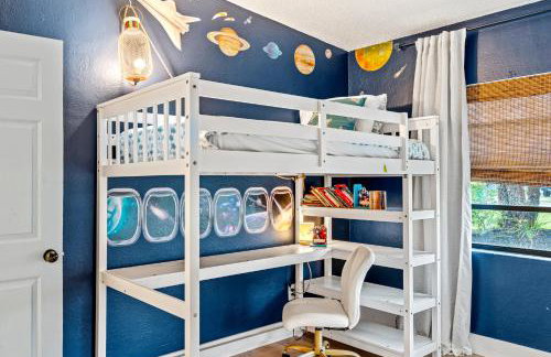 Surf Drive - Ultimate Beach Getaway for Families - Photo 35