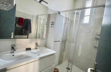 Family cocoon by the sea - Photo 13