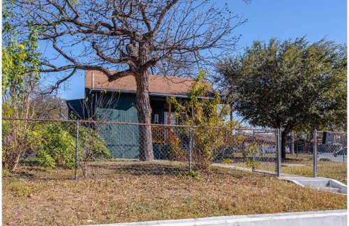 Cozy Historic Gem: 5 Mins to Downtown SA - Foto 27