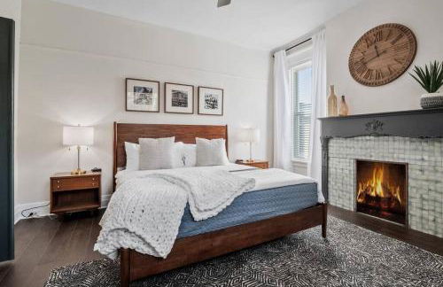 Luxury Living: Grand 7BR/5BA near Everything - Photo 19