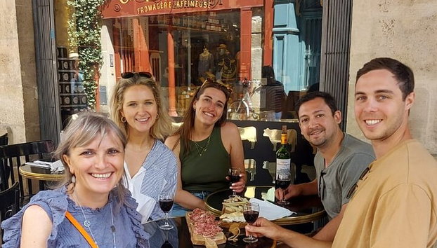 Tour culinario y de cata de vinos de Burdeos - Foto 2, La encantadora Simona de gira.