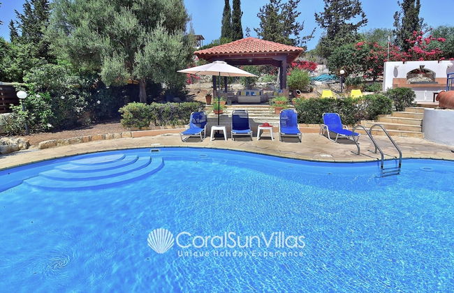Large Pool & Garden, Billiard, Peaceful Area, Near to the Sea, Coral Bay Paphos - Foto 36
