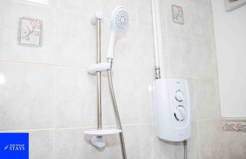 2ndHomeStays- Stoke-on-Trent-A Serene 3 Bed House with a Garden View-Suitable for Contractors-Relocation Families-Group of Friends-Sleeps 6 - 16 mins to J15 M6 and 36 mins to Alton Towers Resort - Foto 19