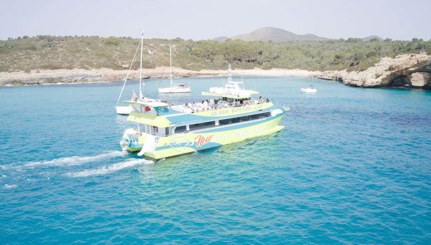 Disfrutando de un paseo por las calas del sur de Sa Coma
