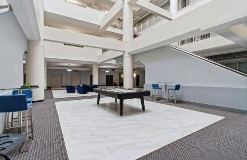 Luxury Downtown Cityview Suite Skywalk Access and Free Garage Parking - Foto 41