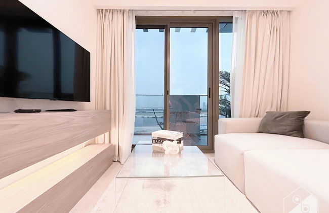 Gorgeous 1B Apt With Balcony in Azizi Fawad - Photo 1