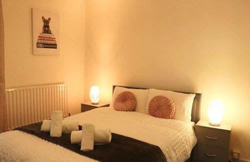 Charming 3 Bedroom Property FREE WiFi & Parking - Foto 56