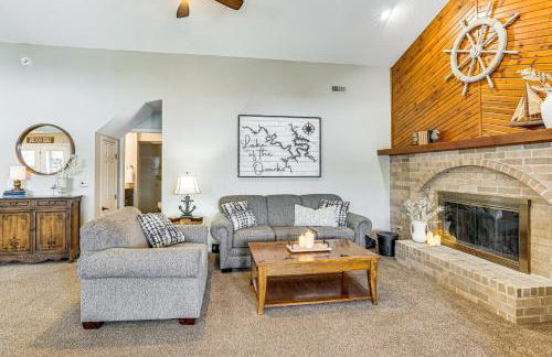 Lake of the Ozarks Home with Dock and Water Slide - Foto 4