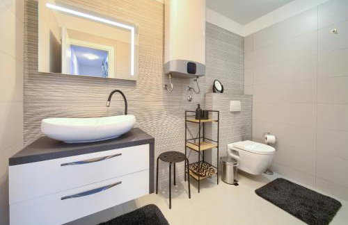 VILLA SOLIS LACUS modernes Apartment - privater beheizbarer Pool- Klimaanlage - private Parkplätze - Foto 29