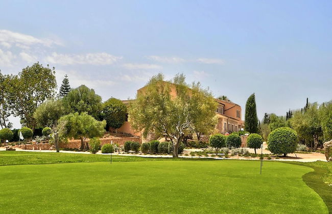 Exquisite Villa With Views - Photo 40