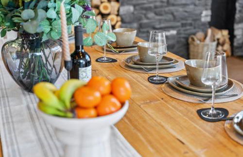 The Oaks Barn - A Countryside Luxury Rural Escape with Hot tub & Fire Pit! Tranquil Group Retreat - Sleeps 8, Pet Friendly & Off road Parking - By Blue Puffin Stays - Photo 38