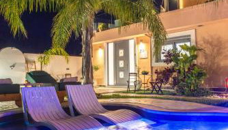 Antonakis Villa Secret Pool & Hot Tub Hideaway - Foto 4, sunbed