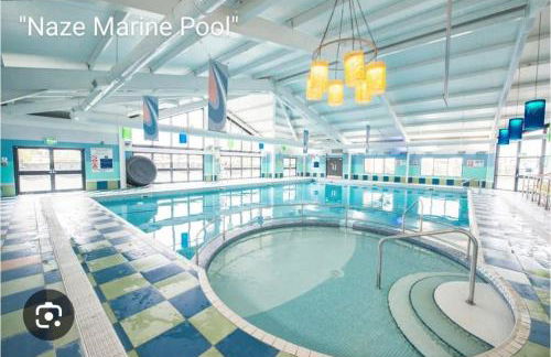 The Blue Lagoon 2 bedroom lodge with hot tub - Foto 49