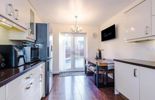 Driveway Stylish 3Bedroom Home in Middleton - Foto 39